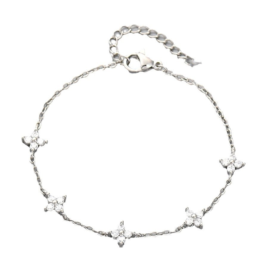 Vergoldetes Zirkonarmband mit vierblättrigem Kleeblatt