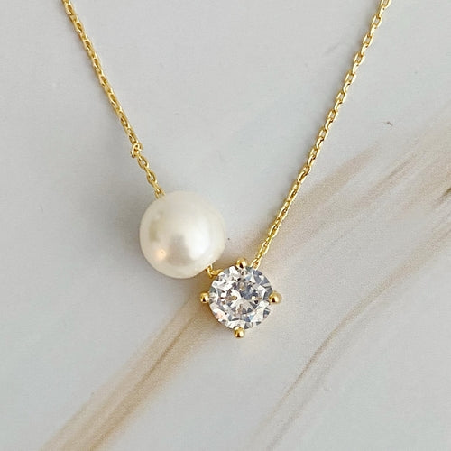 Einzelne Perlen- und Diamant-Halskette