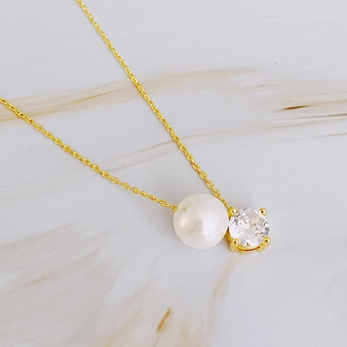 Einzelne Perlen- und Diamant-Halskette