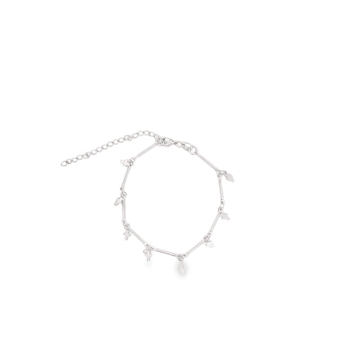 Armband mit Kreuz-Anhänger und winzigem Stab