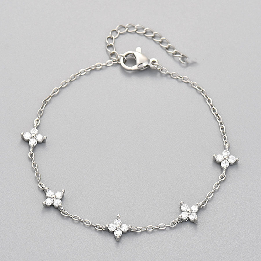 Vergoldetes Zirkonarmband mit vierblättrigem Kleeblatt