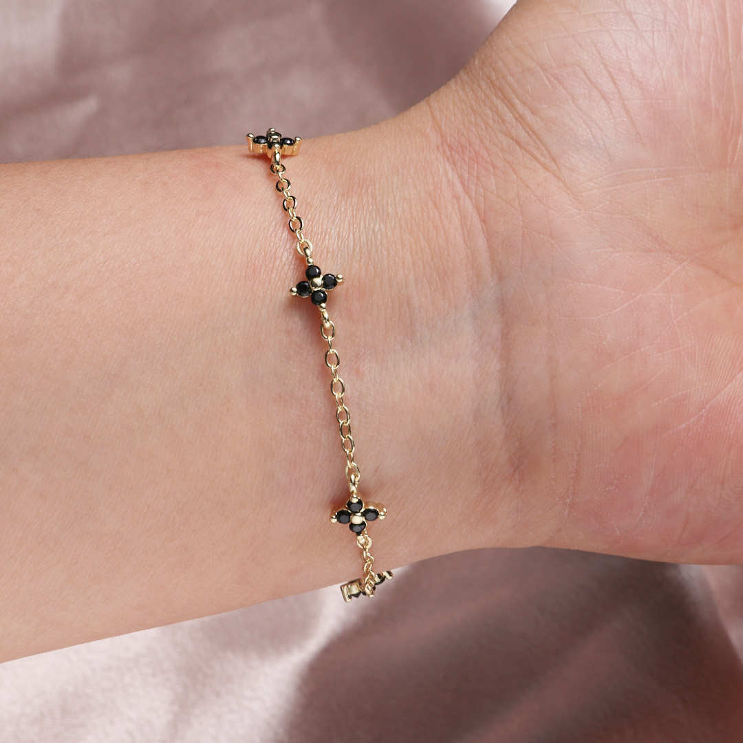 Vergoldetes Zirkonarmband mit vierblättrigem Kleeblatt